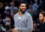 爱游戏官方-青岛队翻盘魔术，塔图姆状态火热