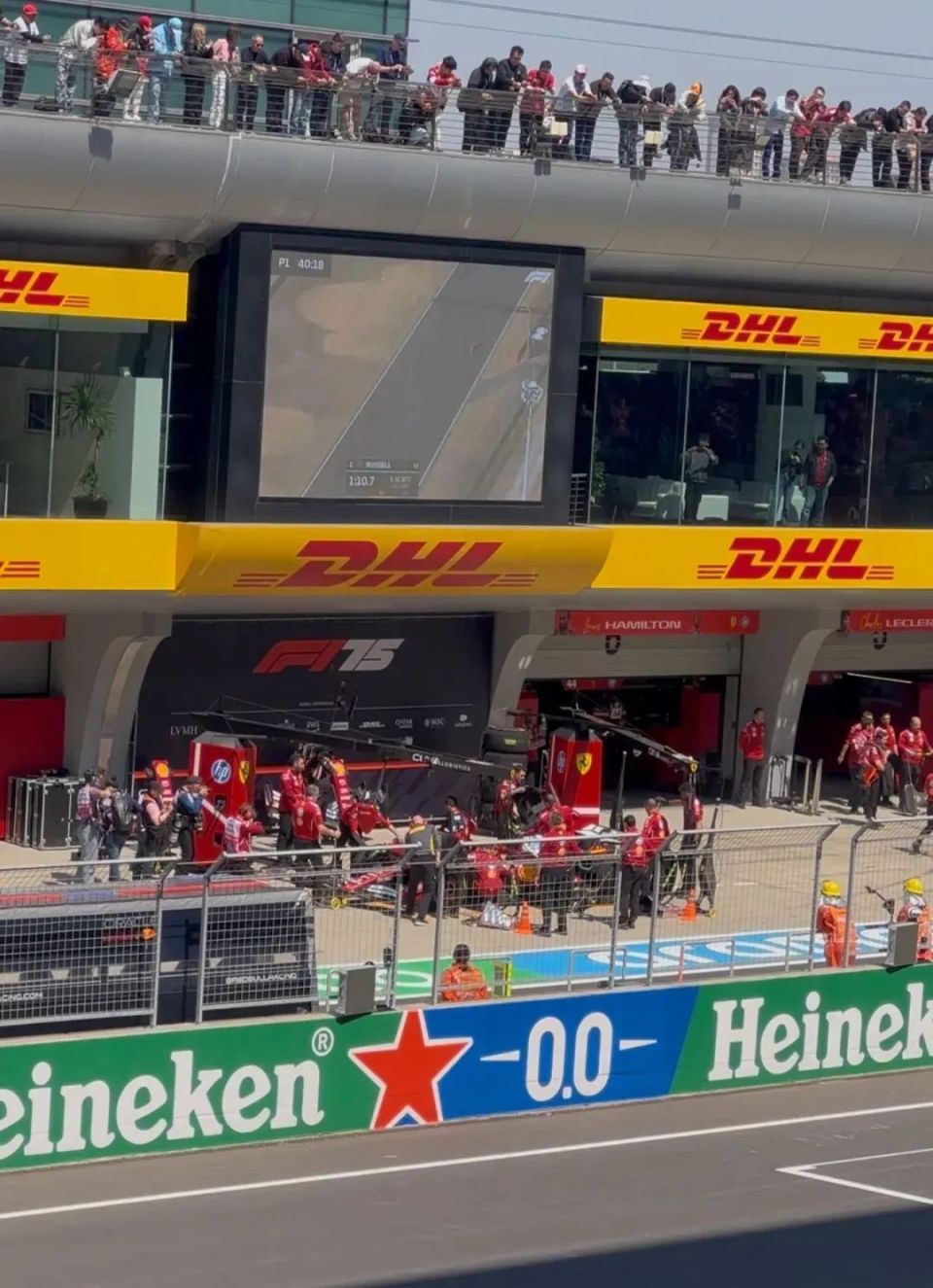 阿斯顿马丁险胜梅赛德斯，皮亚斯特里点燃赛场