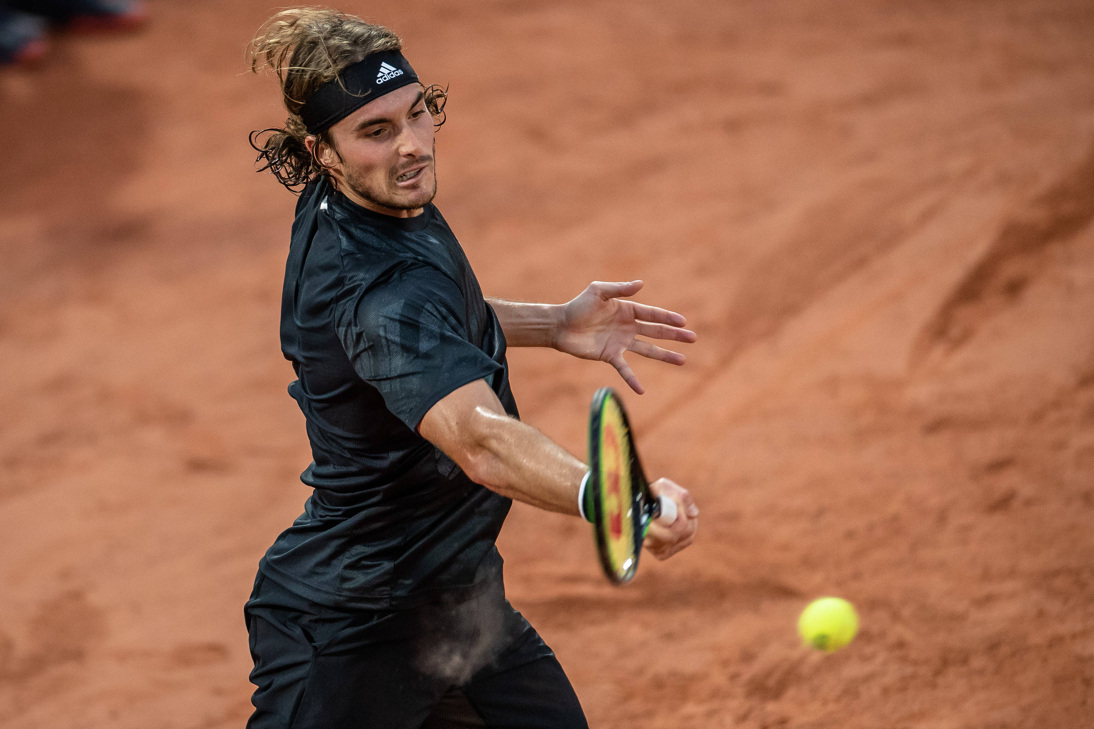 英国网球队轻取德国网球队，西西帕斯打破历史纪录