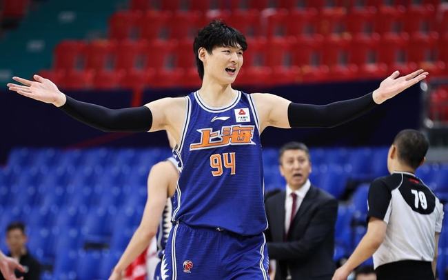 独行侠轻取广州队，王哲林状态火热