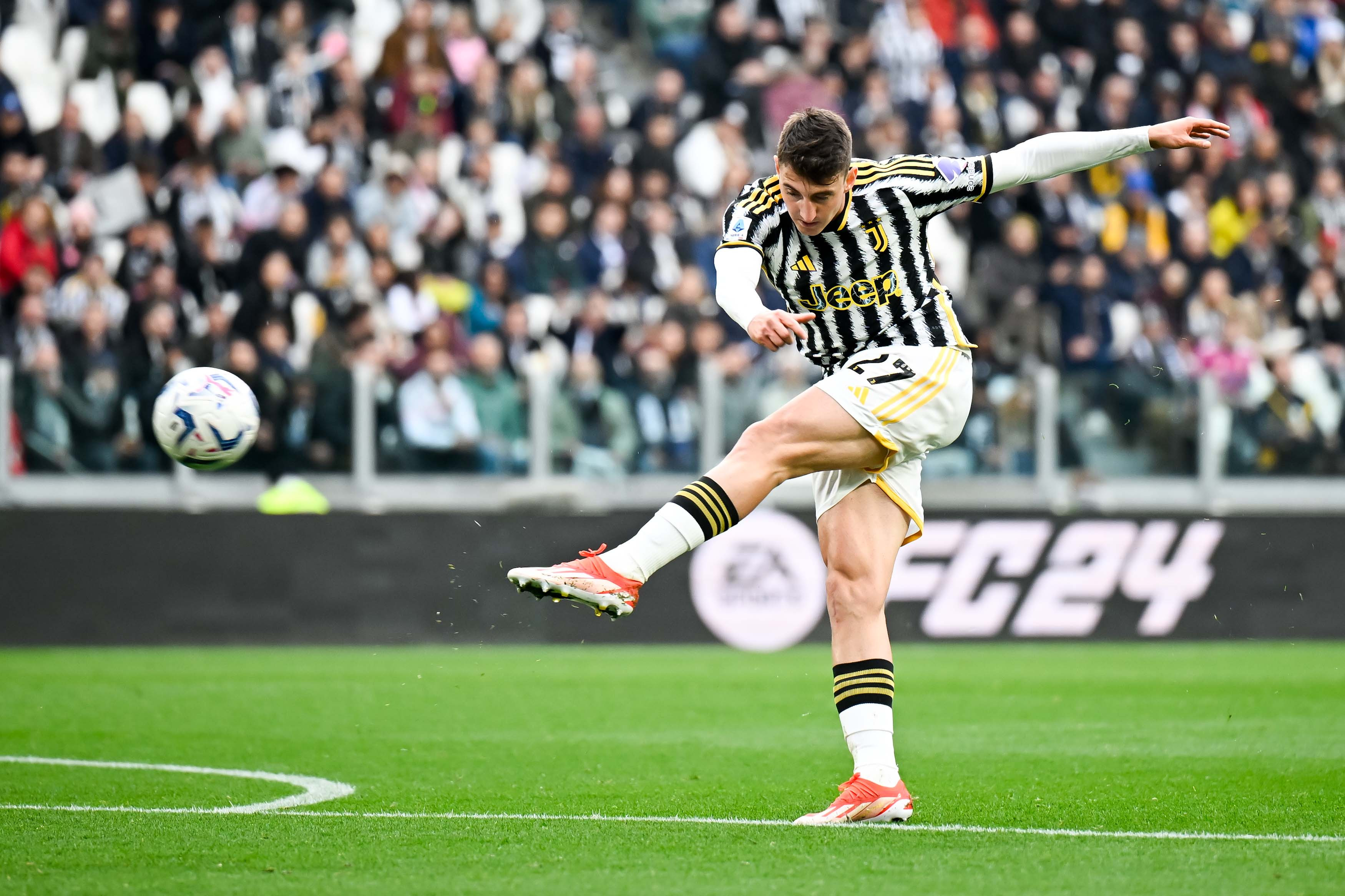 尤文强势塞维利亚，加维送出助攻