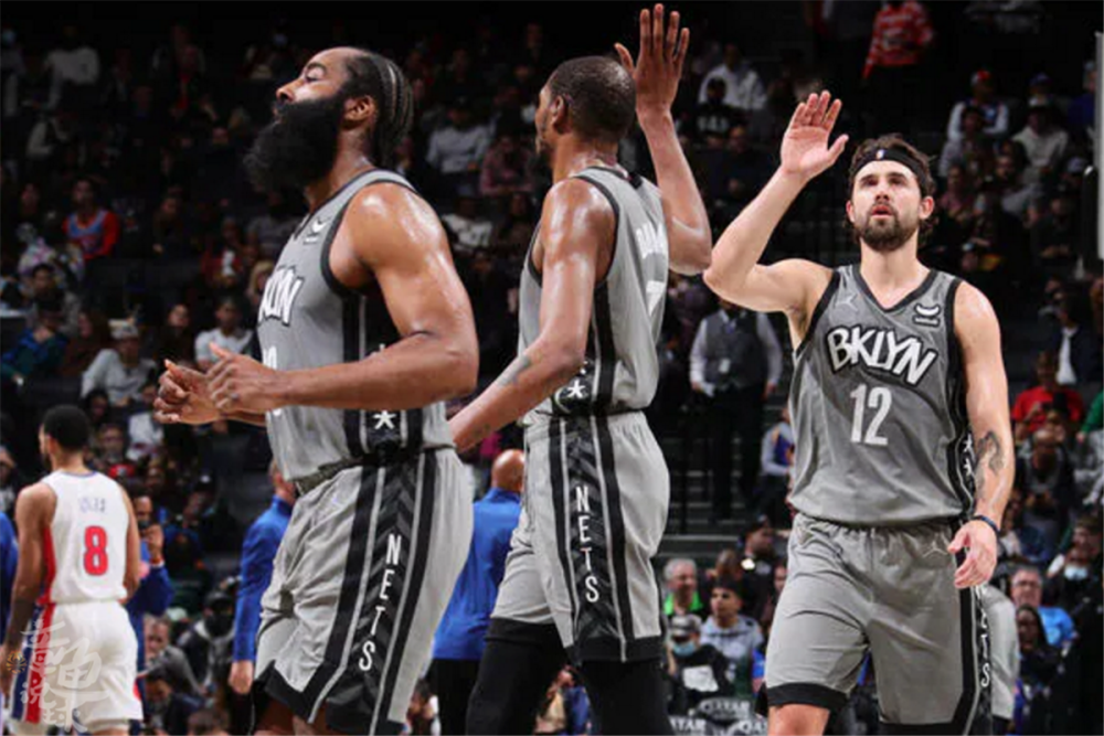 强势团队高效作战，将对手大比分击溃