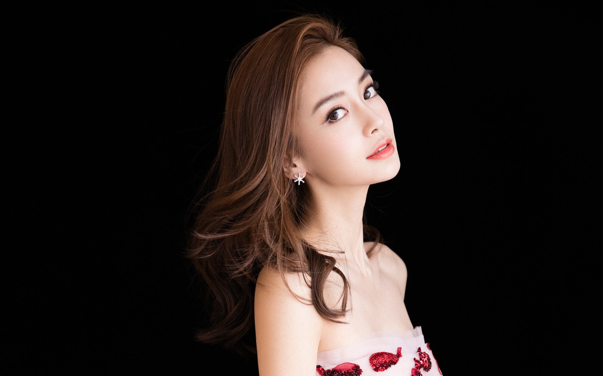 当足球战术遇见赛道风云，美国防线锁死马赛与萨卡F1式接管的竞技哲学