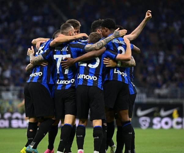 欧洲足球联赛豪门对决，实力角逐惊险刺激