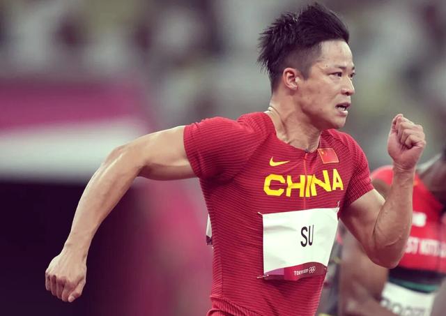 激烈竞技打破记录,运动员实力过人 激烈竞技打破记录,运动员实力过人