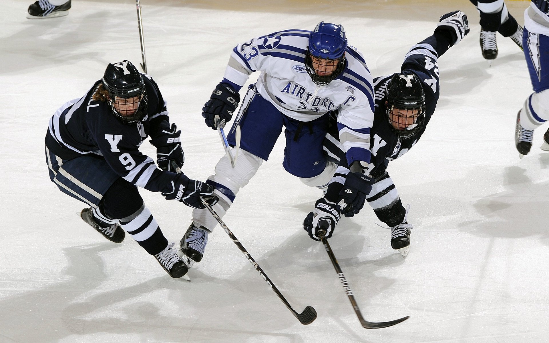 当红白风暴席卷黄黑墙，巴尔韦德的交响乐与米兰的压制美学