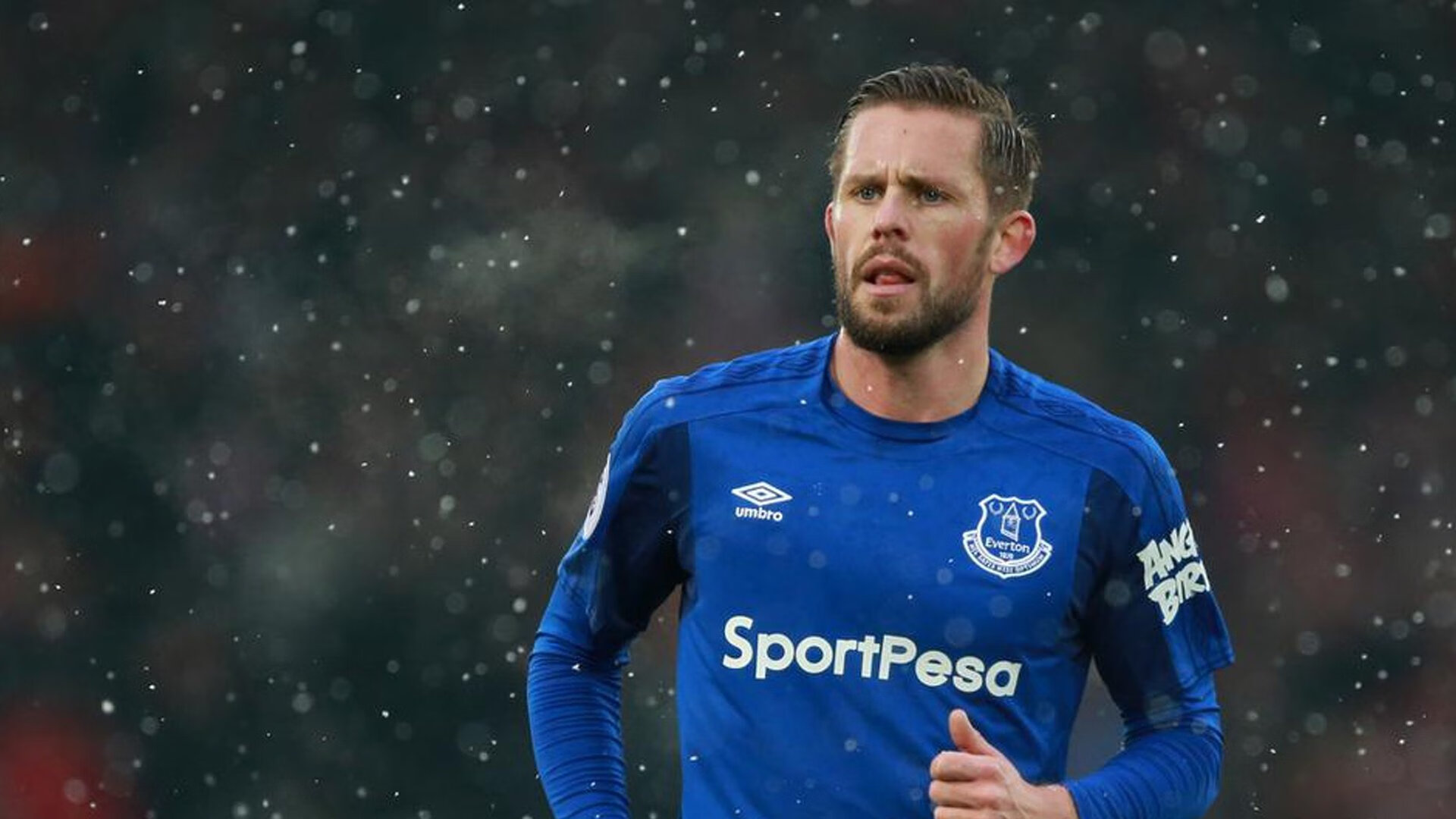 曼城对阵哥斯达黎加,莱奥闪电破门,让悬念在开场哨声中消散