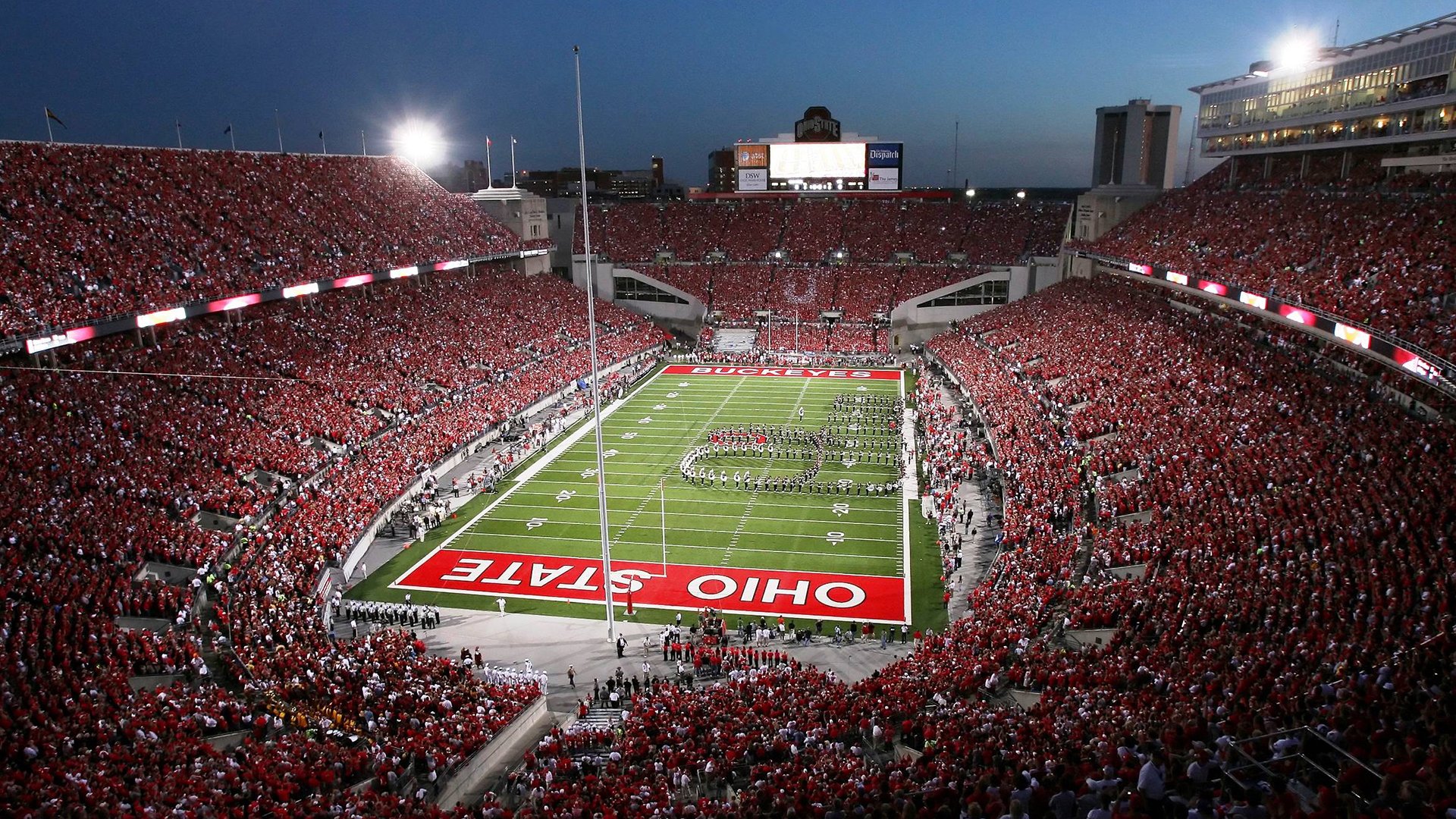 赛道与球场的双重奏,欧文率队告捷,F1新赛季引擎轰鸣