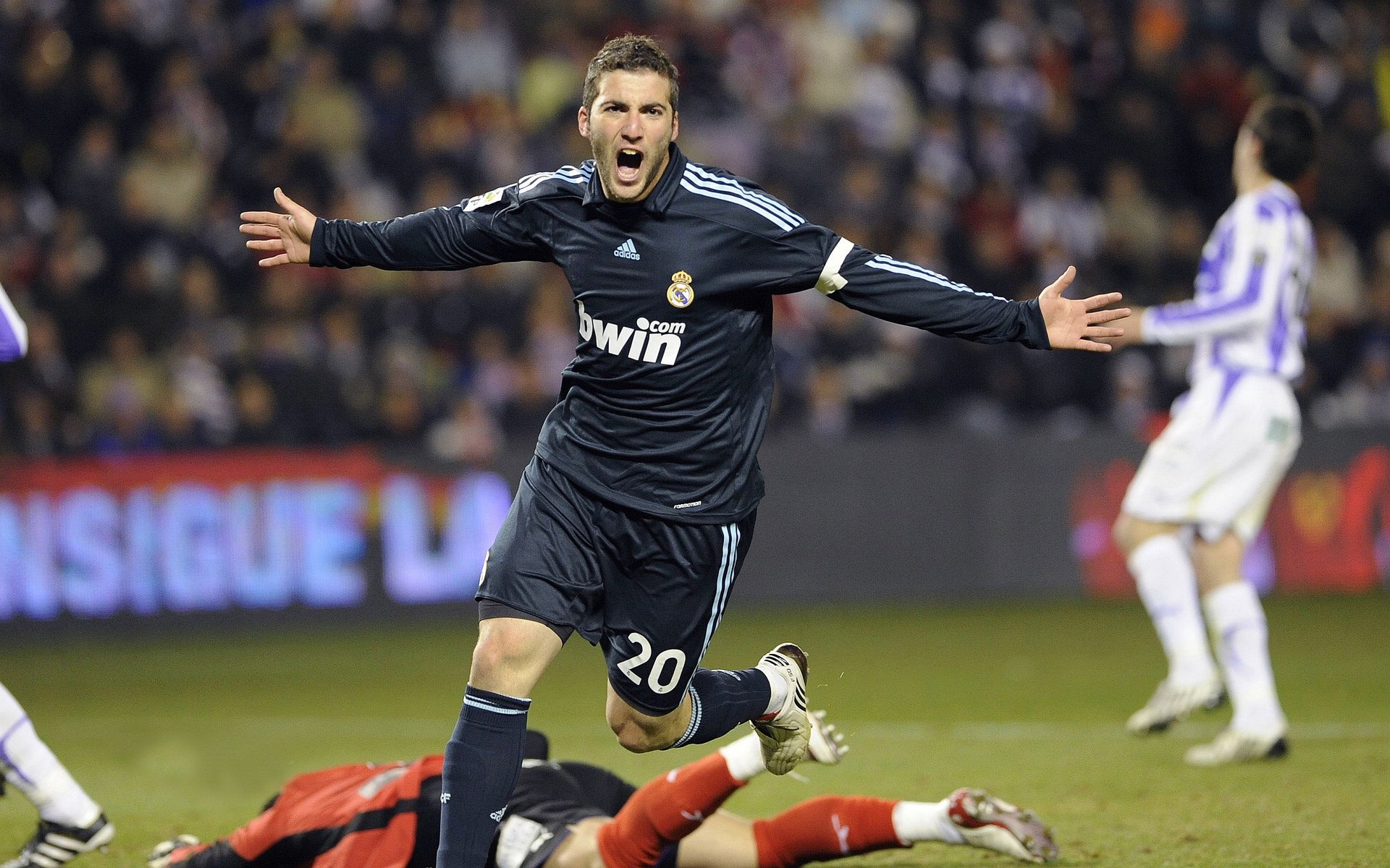 孤胆英雄与团队涅槃,拉塞尔如何扛起雷诺,上演对迈凯伦的史诗翻盘