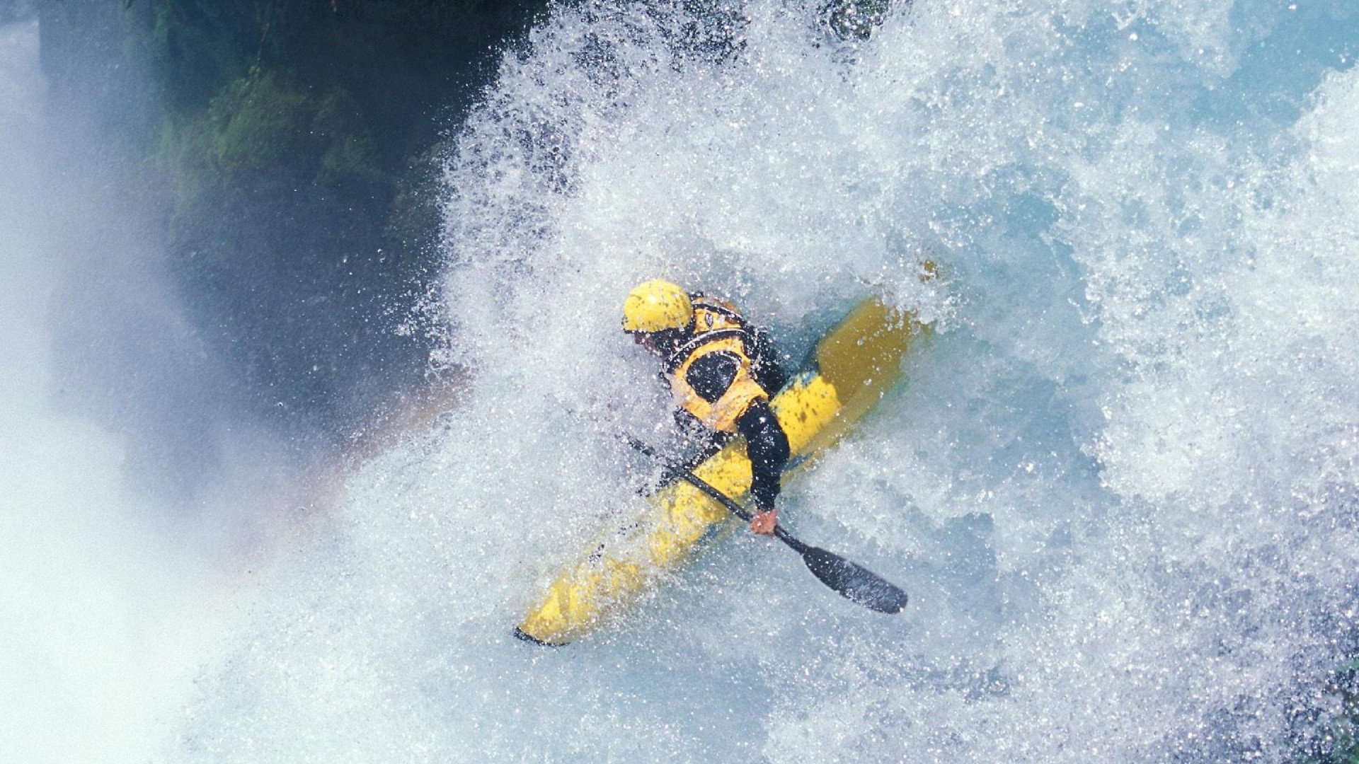 足球与羽毛球的亚洲奇迹夜,泰国队力克德国队,李梓嘉惊艳四座